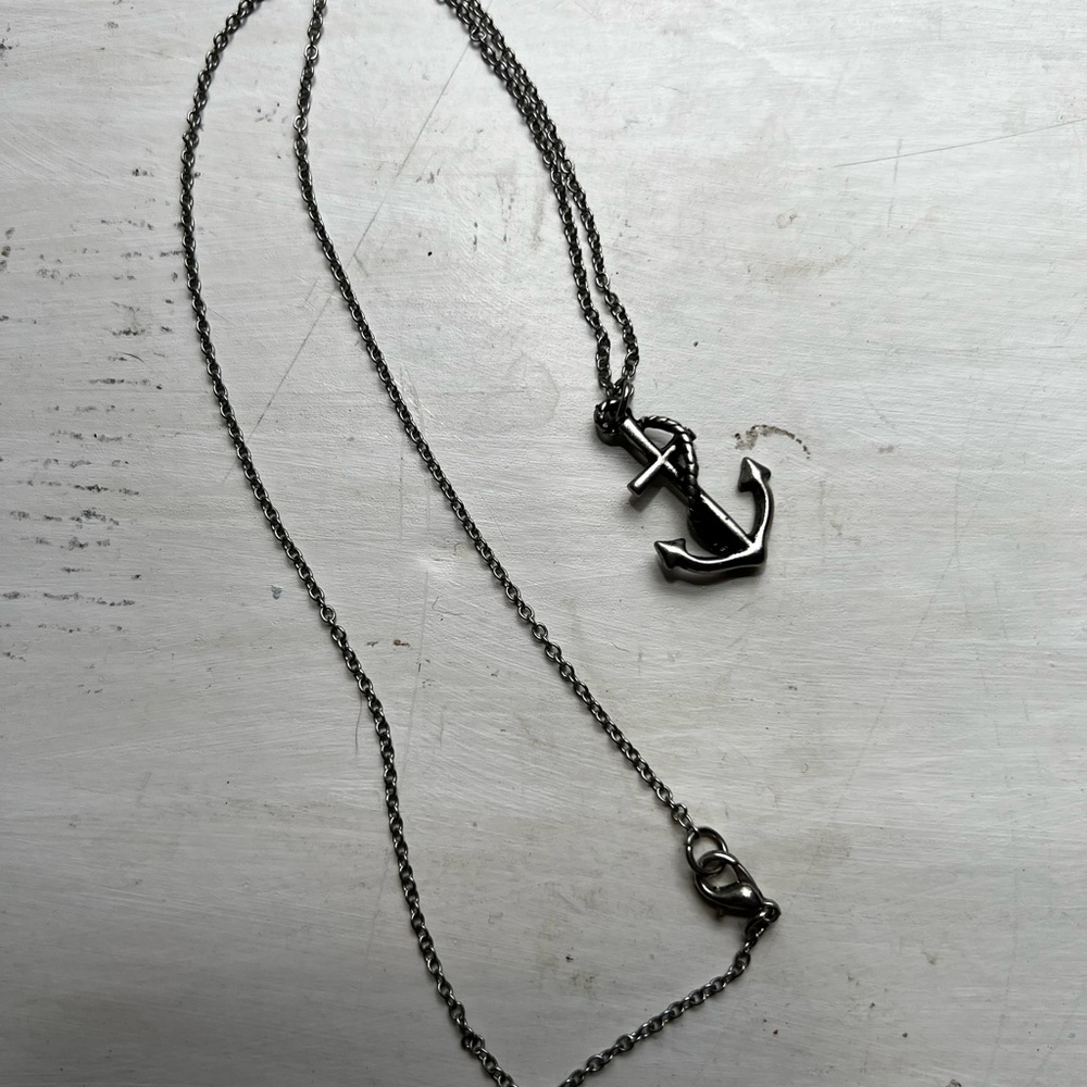 Dainty Anchor necklace from hot topic